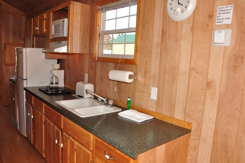 Arrowhead Camping Resort Deluxe Cabin 4 Douglas Center 외부 사진