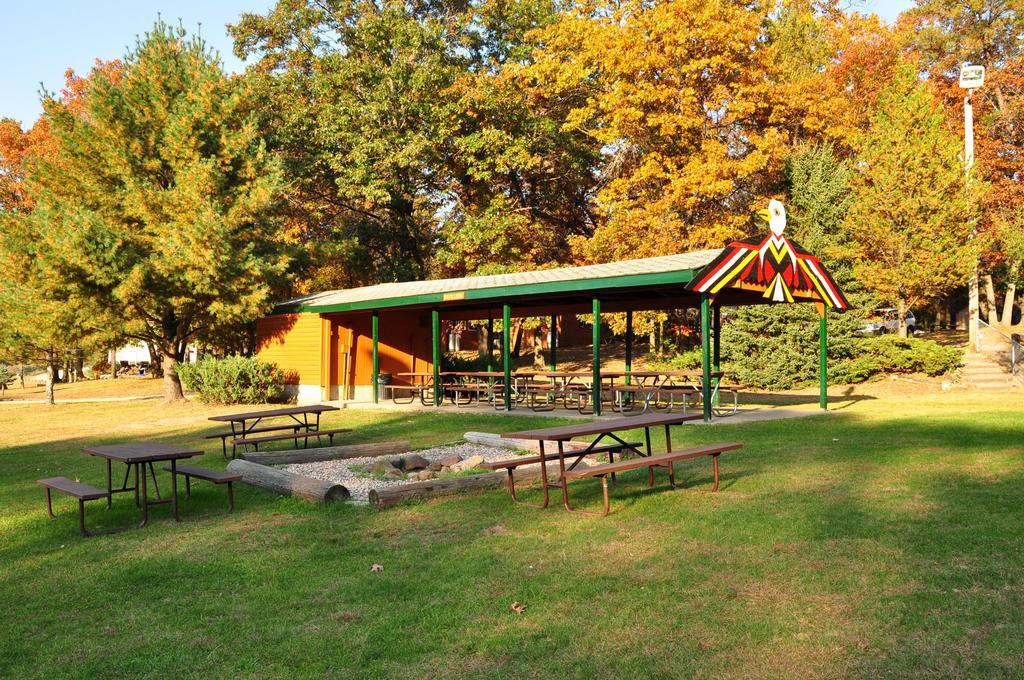 Arrowhead Camping Resort Deluxe Cabin 4 Douglas Center 외부 사진